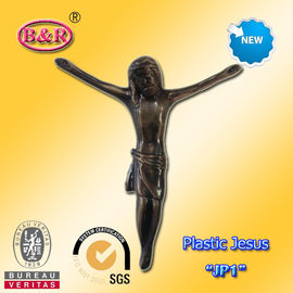Croix en plastique de Jésus et décoration funèbre de la taille 13×15cm du modèle « JP1 » de crucifix